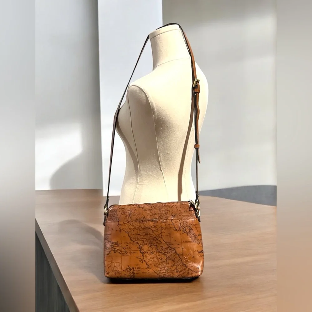 Patricia Nash Avellino Crossbody Distressed Leather Metallic Tan Handbag. - Picture 4 of 6